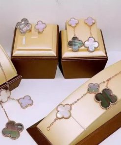 Van Cleef & Arpels ヴァン クリーフ＆アーペル 4点セット Van-N104