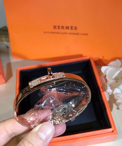 HERMES/エルメス 今季の新作 ブレスレット.カフブレス 19P290-HE76